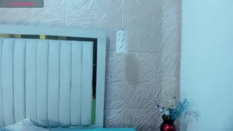Snapshot of rebecca_mitchell chatting on 09/19/25, 11:33 Rebecca online show from 09/19/25, 11:33