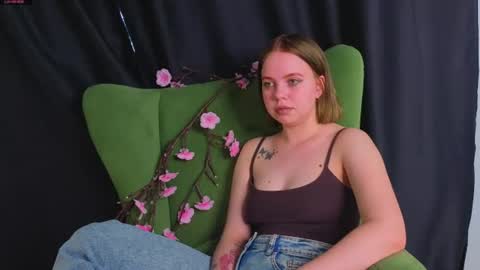 Snapshot of rebeccacruze chatting on 06/14/26, 07:54 rebeccacruze online show from 06/14/26, 07:54