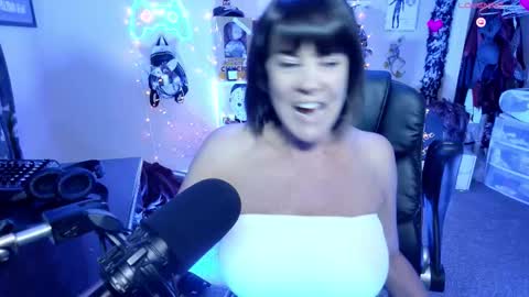 Rebecca Love online show from 11/20/25, 02:34