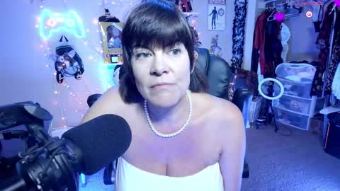 Rebecca Love online show from 11/28/25, 10:23