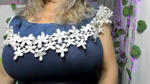 Snapshot of rebeccamayer031 chatting on 04/28/26, 04:28 Rebecca online show from 04/28/26, 04:28