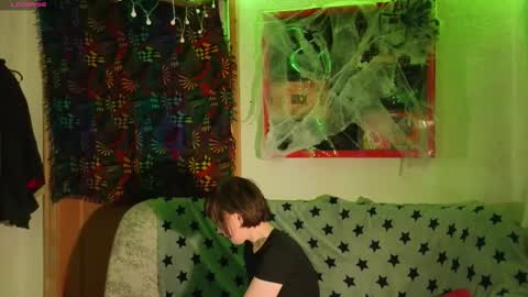 Snapshot of reborn_elf chatting on 10/31/25, 04:30 Lara online show from 10/31/25, 04:30