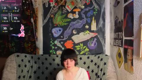 Snapshot of reborn_elf chatting on 12/17/25, 09:10 Lara online show from 12/17/25, 09:10