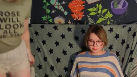 Snapshot of reborn_elf chatting on 12/18/25, 10:05 Lara online show from 12/18/25, 10:05