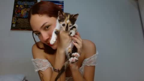 Snapshot of red_chanty chatting on 09/22/25, 10:56 Lorena online show from 09/22/25, 10:56