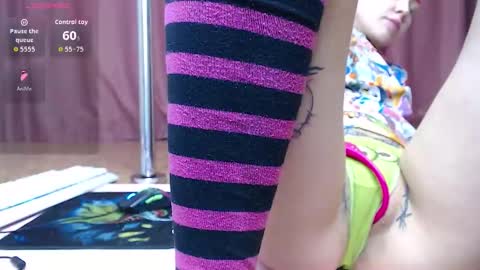 Snapshot of red_fox9595 chatting on 11/17/25, 05:57 RED FOX online show from 11/17/25, 05:57