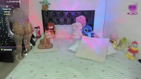 Snapshot of red_girlofficial chatting on 04/28/26, 02:10 Taliana online show from 04/28/26, 02:10
