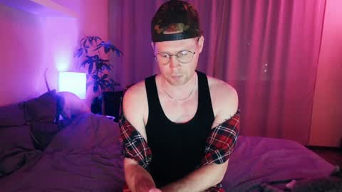 Snapshot of red_guy1 chatting on 01/06/25, 05:06 Sean Fire online show from 01/06/25, 05:06