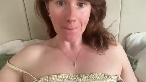 Snapshot of red_head_rosie_69 chatting on 04/19/26, 12:26 Rosie online show from 04/19/26, 12:26