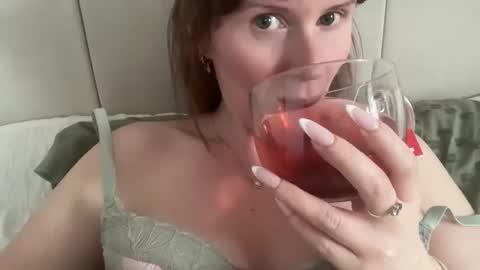 Snapshot of red_head_rosie_69 chatting on 05/14/26, 06:47 Rosie online show from 05/14/26, 06:47