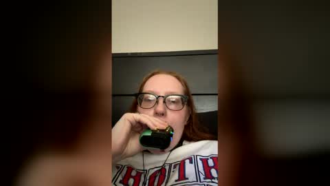 red_hot_foxx03 online show from 03/27/26, 07:46