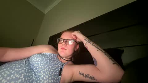red_hot_foxx03 online show from 05/20/26, 07:20