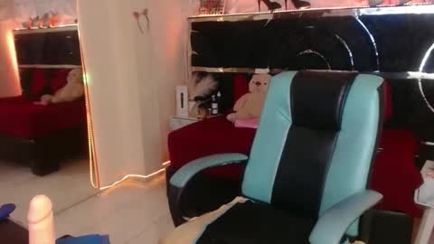 Snapshot of red_moon_2 chatting on 02/04/26, 12:16 Lunaaaaa online show from 02/04/26, 12:16