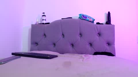 IG   OF red moonn online show from 12/22/24, 07:10