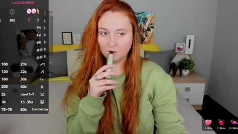 Snapshot of red_naughtyfox chatting on 03/27/26, 04:40 Lessy Fox online show from 03/27/26, 04:40