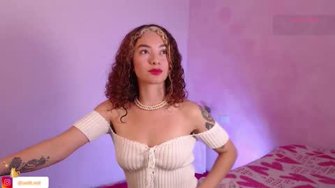 red_velvett0 online show from 10/17/25, 08:39