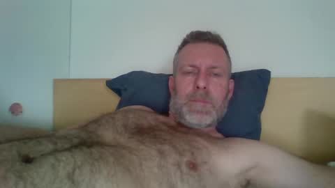 Snapshot of redandbluecloud chatting on 02/18/25, 01:00 Red online show from 02/18/25, 01:00