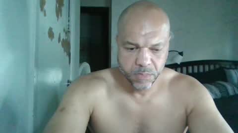 Snapshot of redbone441 chatting on 04/25/26, 08:06 Redbone online show from 04/25/26, 08:06