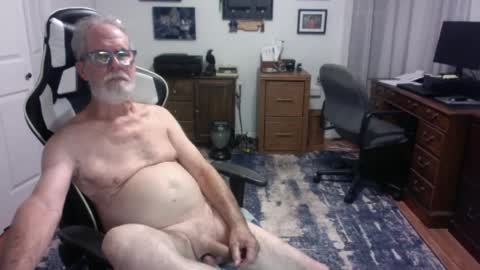 Snapshot of redbud3075 chatting on 06/05/26, 03:13 Daddy G online show from 06/05/26, 03:13