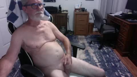 Snapshot of redbud3075 chatting on 06/06/26, 04:06 Daddy G online show from 06/06/26, 04:06