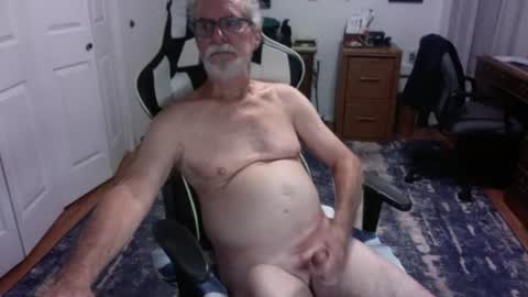 Snapshot of redbud3075 chatting on 07/08/26, 03:33 Daddy G online show from 07/08/26, 03:33