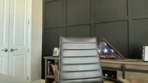 Snapshot of redbull1414 chatting on 11/25/25, 06:52 RedBull online show from 11/25/25, 06:52