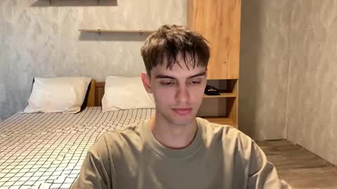 Snapshot of redbullshine chatting on 09/09/25, 12:05 redbullshine online show from 09/09/25, 12:05