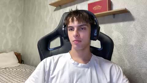 Snapshot of redbullshine chatting on 10/01/25, 07:42 redbullshine online show from 10/01/25, 07:42