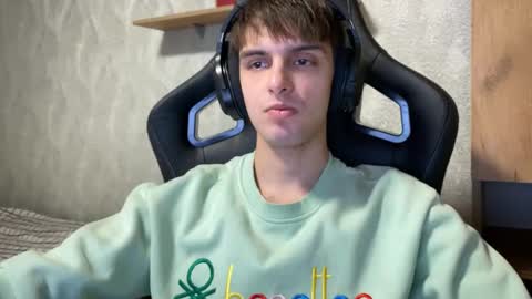 Snapshot of redbullshine chatting on 10/07/25, 01:58 redbullshine online show from 10/07/25, 01:58