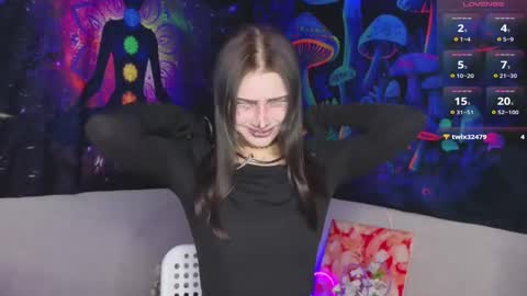 Mia online show from 10/31/25, 04:02