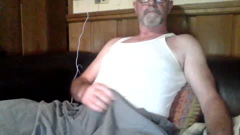 Snapshot of redfox60010 chatting on 07/06/26, 09:39 redfox60010 online show from 07/06/26, 09:39