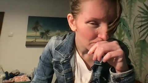 Snapshot of redfoxofficial chatting on 11/29/25, 10:51 Redfox online show from 11/29/25, 10:51