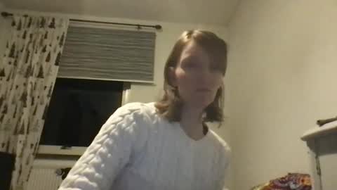 Snapshot of redfoxofficial chatting on 12/16/25, 09:42 Redfox online show from 12/16/25, 09:42