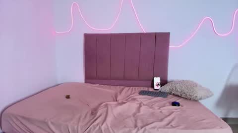 Snapshot of redhair6 chatting on 04/15/26, 06:04 redhair6 online show from 04/15/26, 06:04