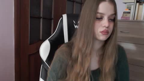 Lily online show from 12/04/25, 02:21