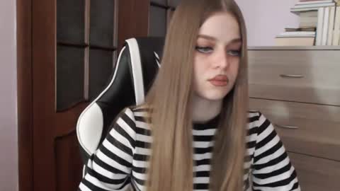 Lily online show from 02/20/26, 02:30