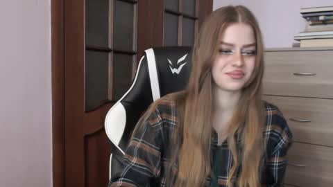 Lily online show from 05/25/26, 03:23