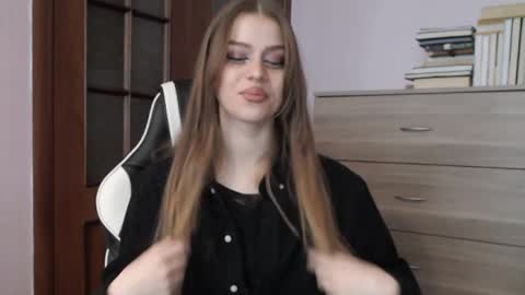Lily online show from 05/26/26, 02:40