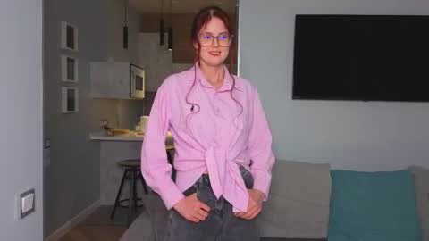 Snapshot of redheaddie chatting on 05/03/26, 06:03 Alice Red online show from 05/03/26, 06:03