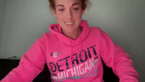 Snapshot of redheaded_fox chatting on 01/22/25, 06:20 Redheaded Fox online show from 01/22/25, 06:20