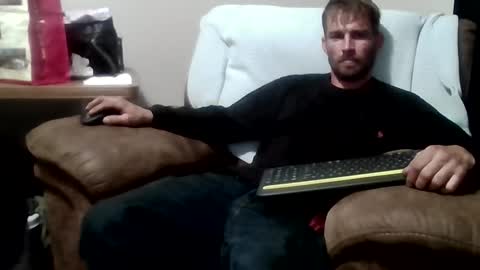 Snapshot of redheadlover828 chatting on 11/16/25, 05:07 Kevin online show from 11/16/25, 05:07