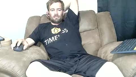 Snapshot of redheadlover828 chatting on 11/30/25, 08:13 Kevin online show from 11/30/25, 08:13