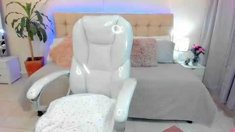 Snapshot of redhot_chilipeppers chatting on 01/10/25, 01:42 Lupe online show from 01/10/25, 01:42