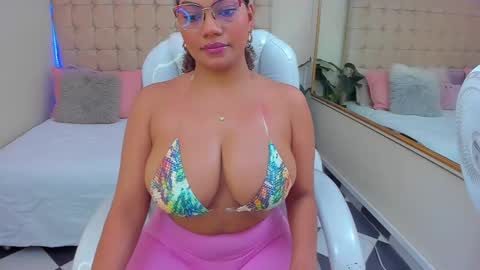 Snapshot of redhot_chilipeppers chatting on 03/11/25, 07:04 Lupe online show from 03/11/25, 07:04