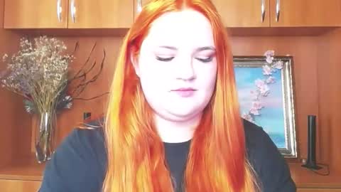 Snapshot of redhotqueen1 chatting on 04/21/26, 12:33 Rina online show from 04/21/26, 12:33