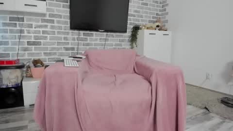 Snapshot of redlaylla chatting on 03/06/25, 10:09 Laylla online show from 03/06/25, 10:09