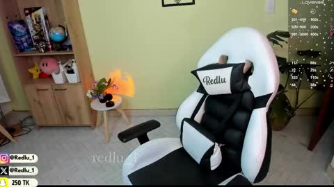 Snapshot of redlu_1 chatting on 02/14/25, 11:31 Lu Independiet model online show from 02/14/25, 11:31