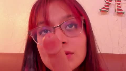 Snapshot of redmeloddy chatting on 12/19/24, 08:44 Meloddy online show from 12/19/24, 08:44