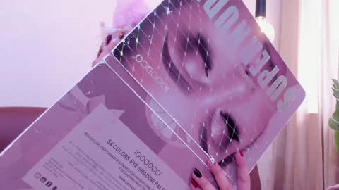 Snapshot of redmeloddy chatting on 02/02/25, 07:25 Meloddy online show from 02/02/25, 07:25