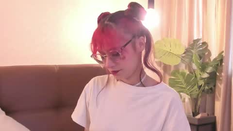 Snapshot of redmeloddy chatting on 03/06/25, 08:37 Meloddy online show from 03/06/25, 08:37